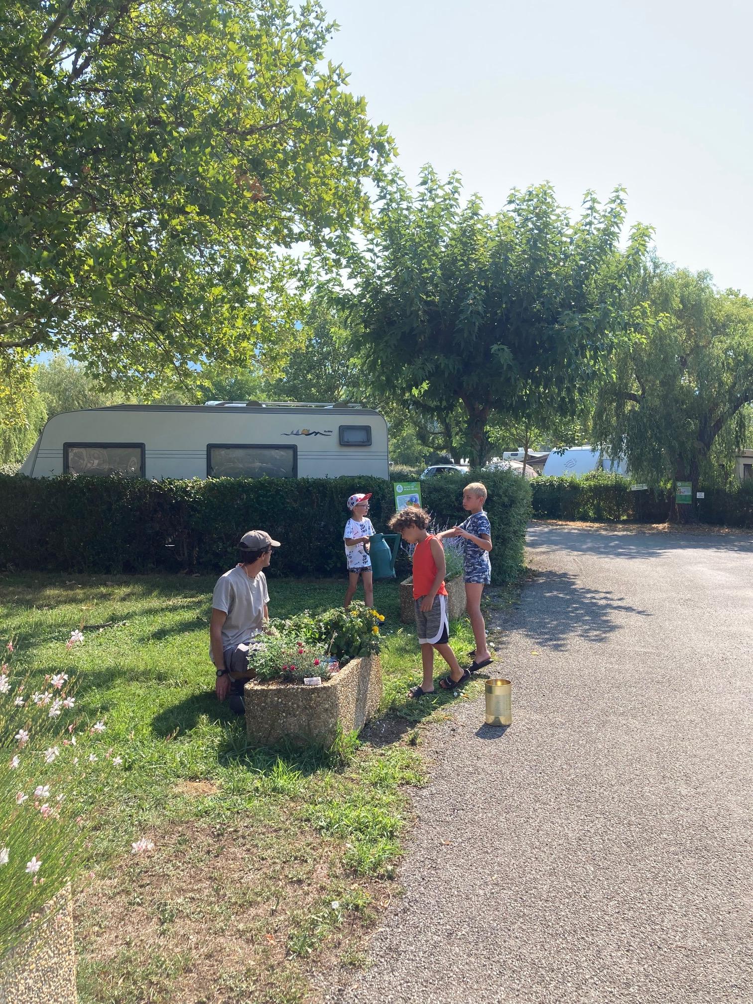 Jardinage entre enfants