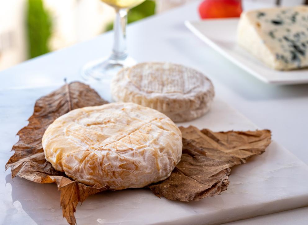 Chèvre de banon, feuille et roquefort